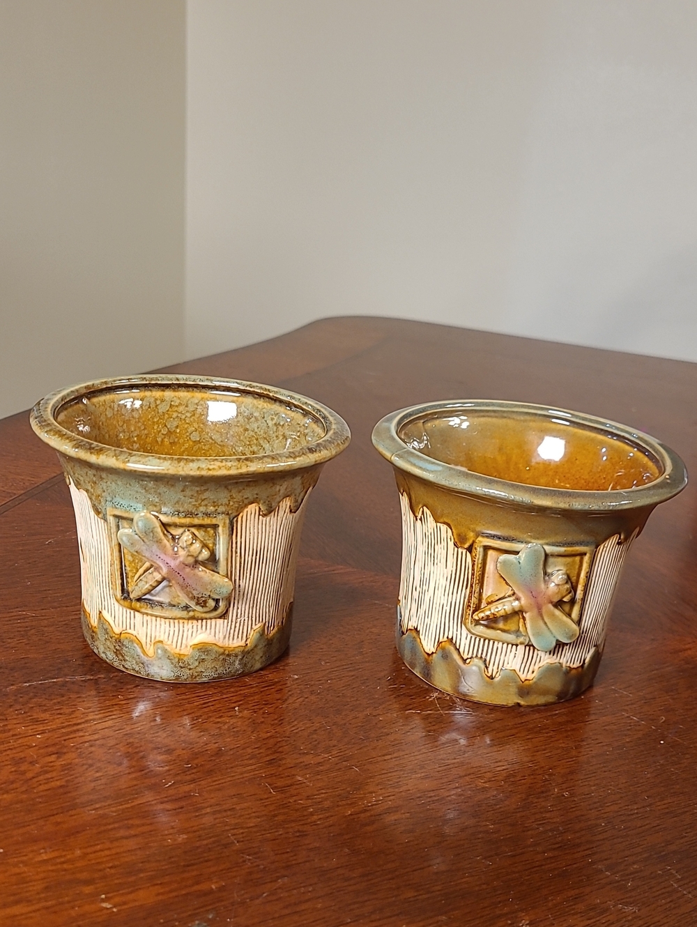 Pair Of 2 Small Ceramic Dragonfly Detail Planters Brown/Tan Glossy Drip Glazed